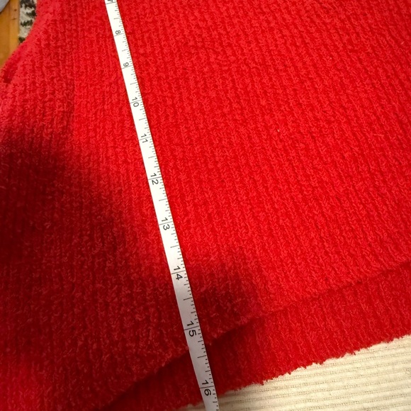 Red V-Neck Crop Top - Picture 3 of 6